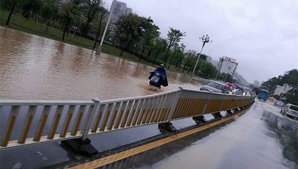 三業(yè)抽水泵車